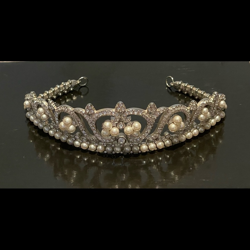 Ladies Swarovski Crystal and pearl tiara.